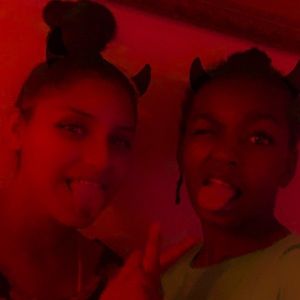 Meet your Posher, Lyela